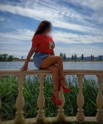 В Москве я найду приют только для истинных гурманов удовольствий. Независимая и опытная, я готова удовлетворить самые смелые фантазии и сделать ваше время с нежностью и страстью незабываемым. Откройте для себя мир наслаждений, в котором вы руководите мной. Доверьтесь моим горячим рукам и не пожалеете. Приглашу вас на таинственное путешествие, где вы насладитесь каждым мгновением. Я ожидаю встречи с вами, чтобы погрузиться в мир удовольствий и расслабления. 🌹💋🔥 Вера